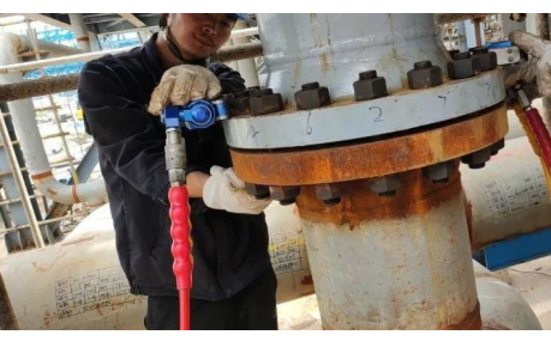 冶金余热回收设备螺栓安装预紧选用KWZK亚搏体育在线注册,亚搏体育（中国）液压力矩扳手