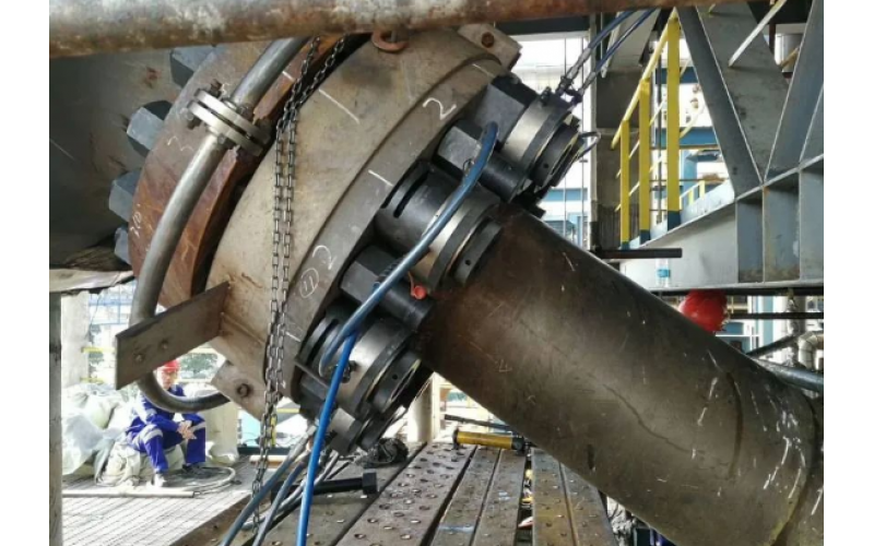 化肥氨合成塔顶盖螺栓预紧客户选用亚搏体育在线注册,亚搏体育（中国）KWZK液压螺栓拉伸器